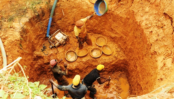 MOSTRA “MINERALI CLANDESTINI”